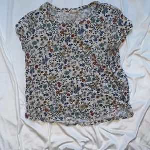 Medium floral top